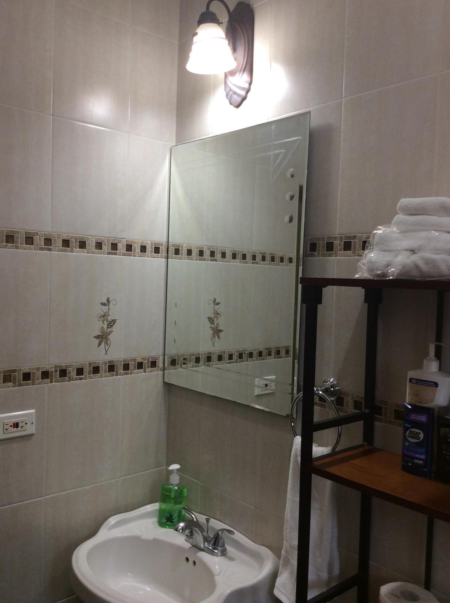 Le Quad - One Bedroom & Studio Apt - Private, Spacious & Secured Kingston Extérieur photo