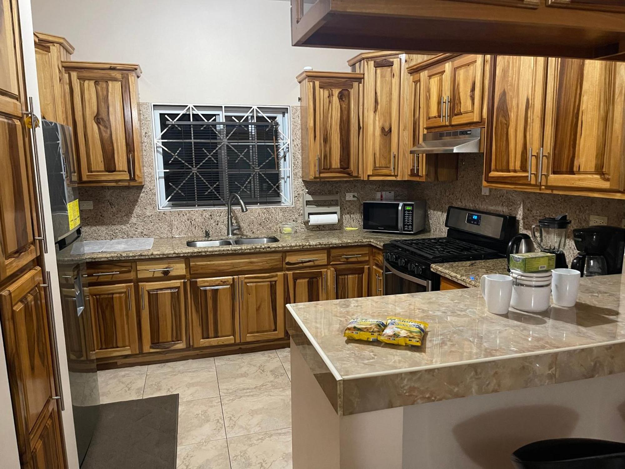 Le Quad - One Bedroom & Studio Apt - Private, Spacious & Secured Kingston Extérieur photo