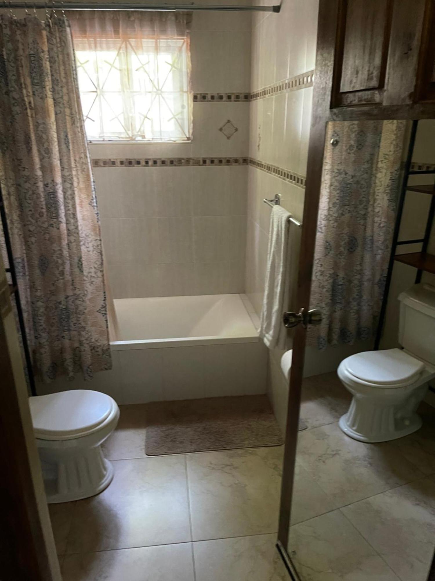 Le Quad - One Bedroom & Studio Apt - Private, Spacious & Secured Kingston Extérieur photo