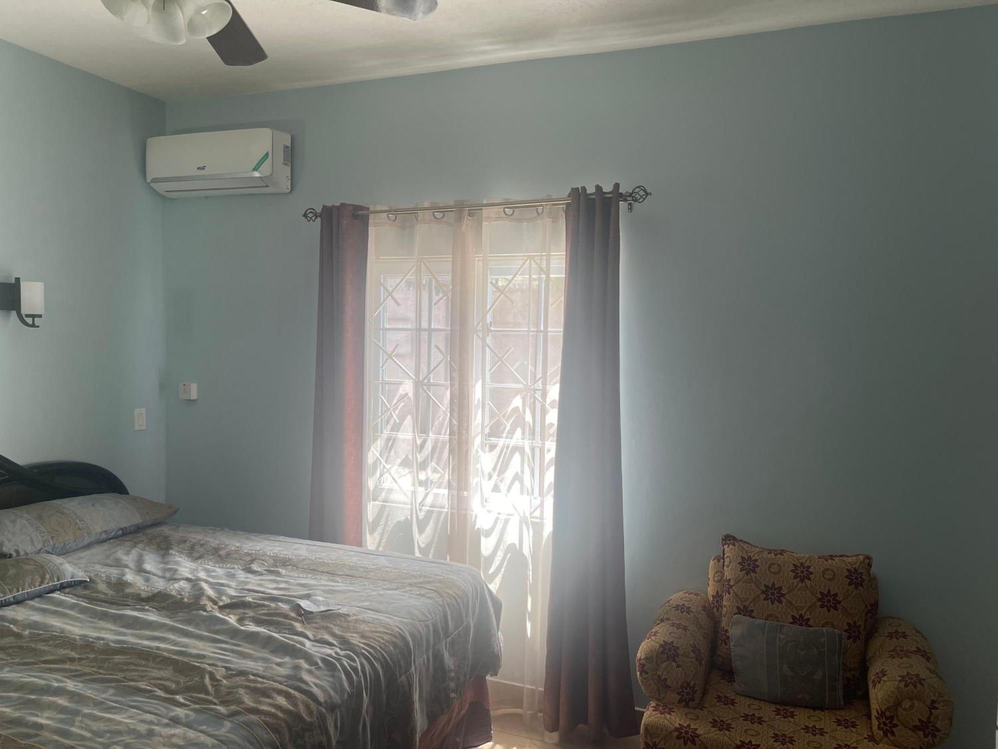 Le Quad - One Bedroom & Studio Apt - Private, Spacious & Secured Kingston Extérieur photo